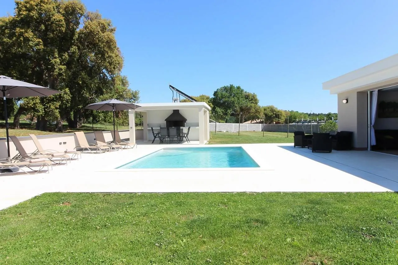 Stunning Modern Villa Monte Vernal In Pula Near The Beach And City Center
