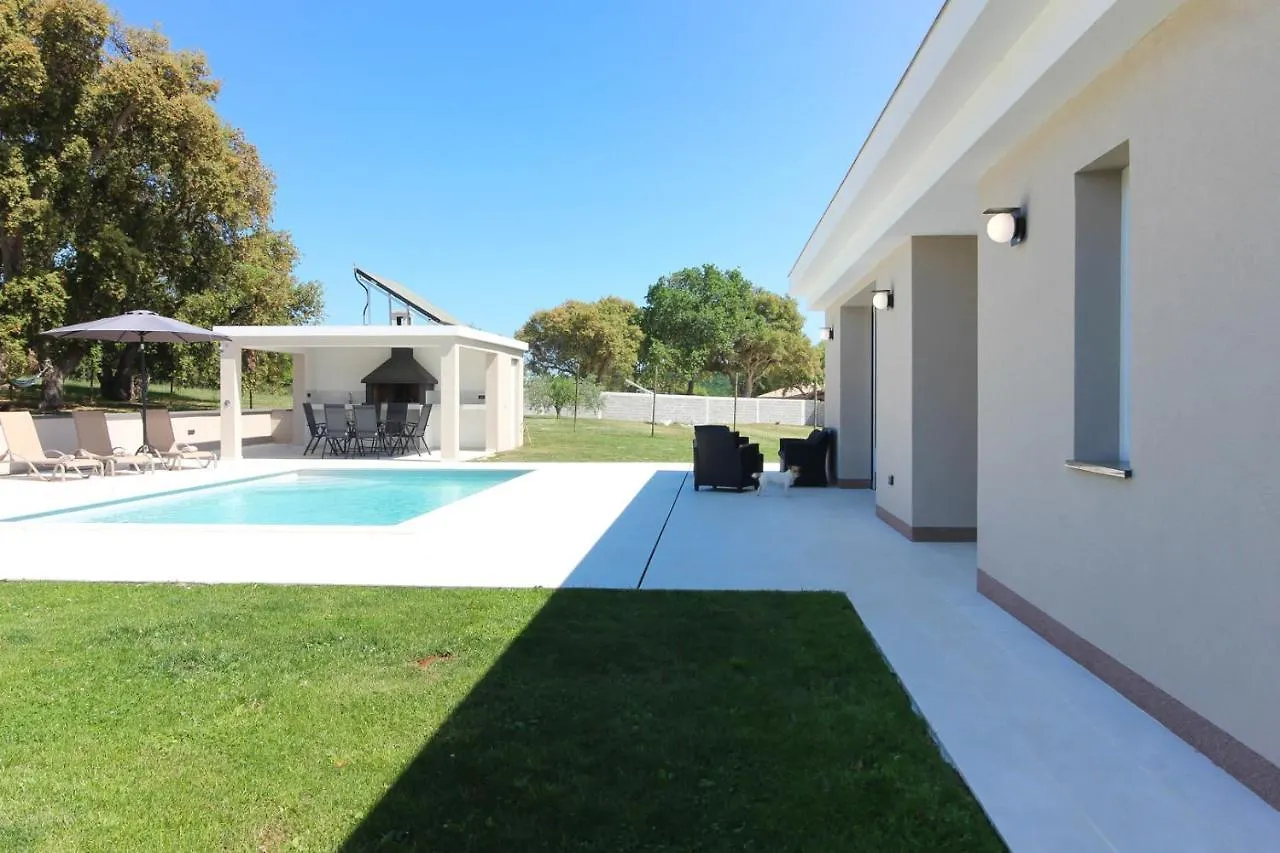 Stunning Modern Villa Monte Vernal In Pula Near The Beach And City Center