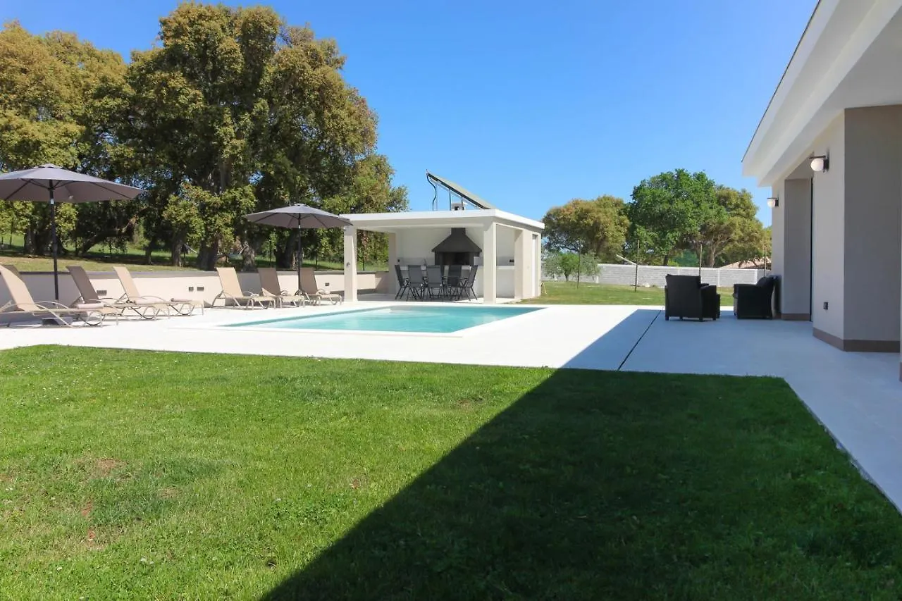 Stunning Modern Villa Monte Vernal In Pula Near The Beach And City Center